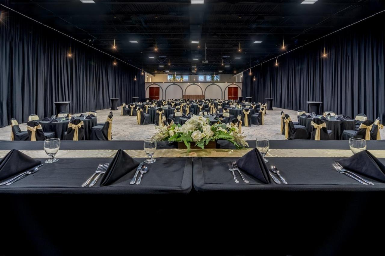 Grand Williston Hotel And Conference Center Экстерьер фото