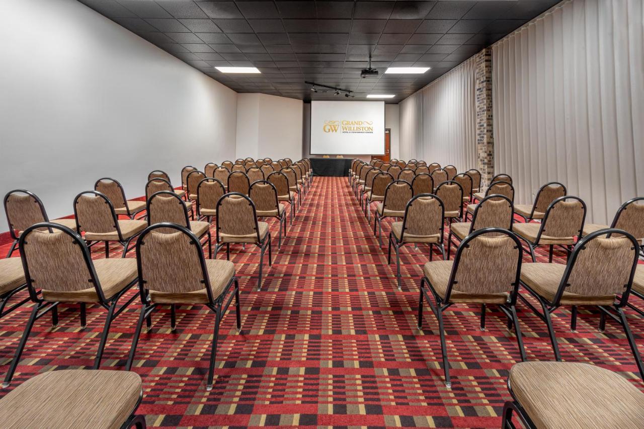 Grand Williston Hotel And Conference Center Экстерьер фото
