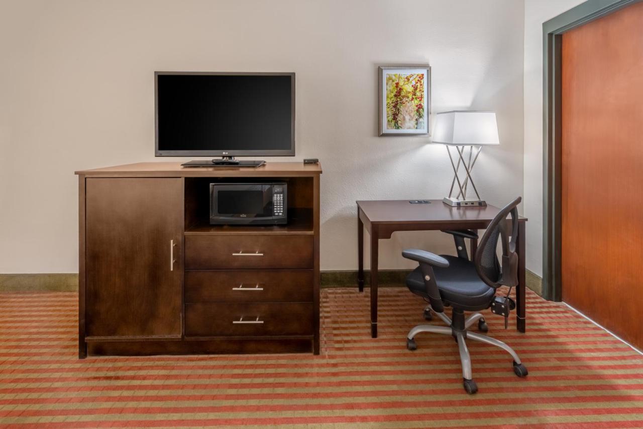 Grand Williston Hotel And Conference Center Экстерьер фото