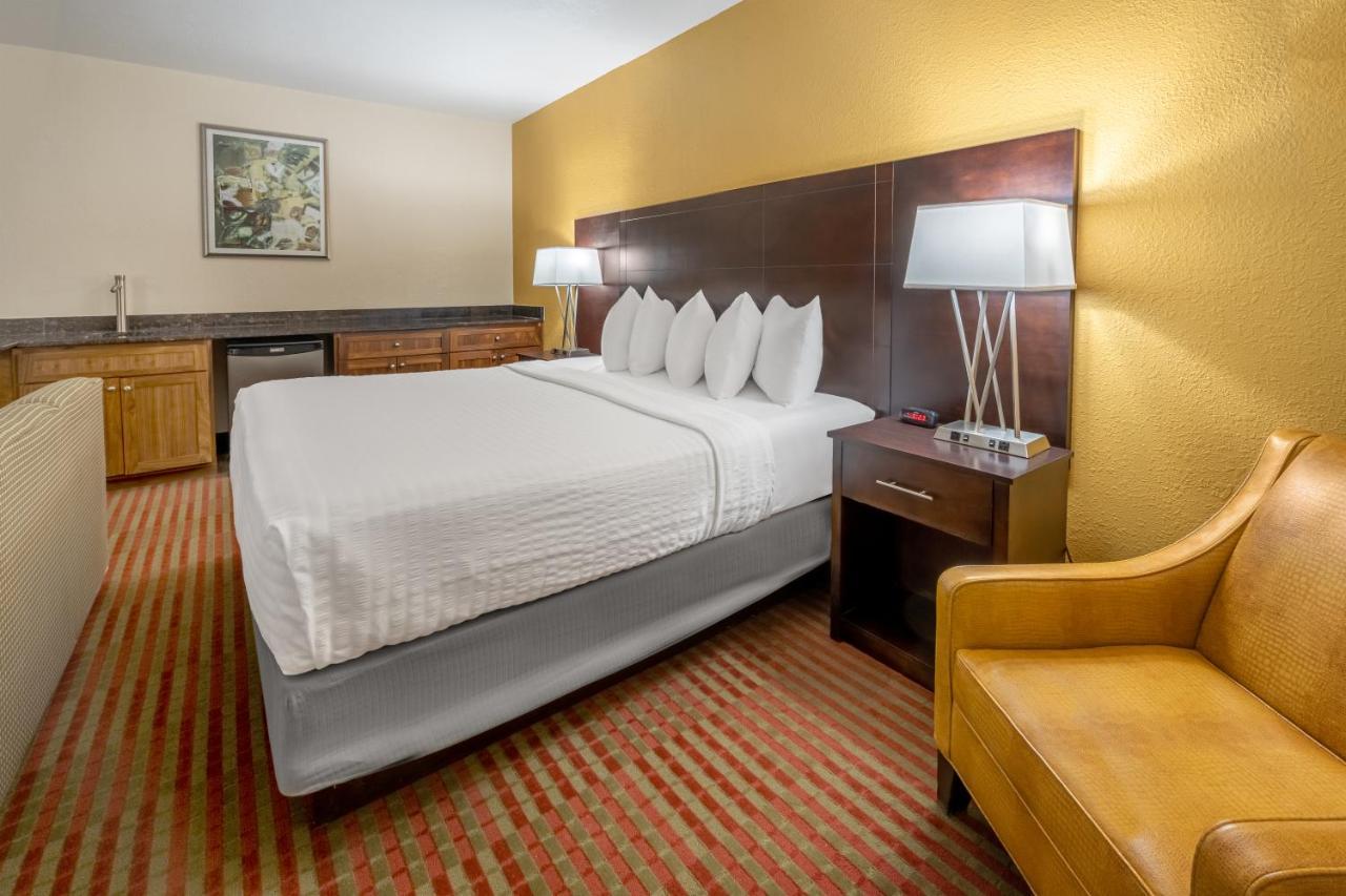 Grand Williston Hotel And Conference Center Экстерьер фото
