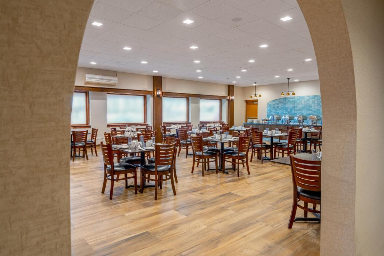 Grand Williston Hotel And Conference Center Экстерьер фото