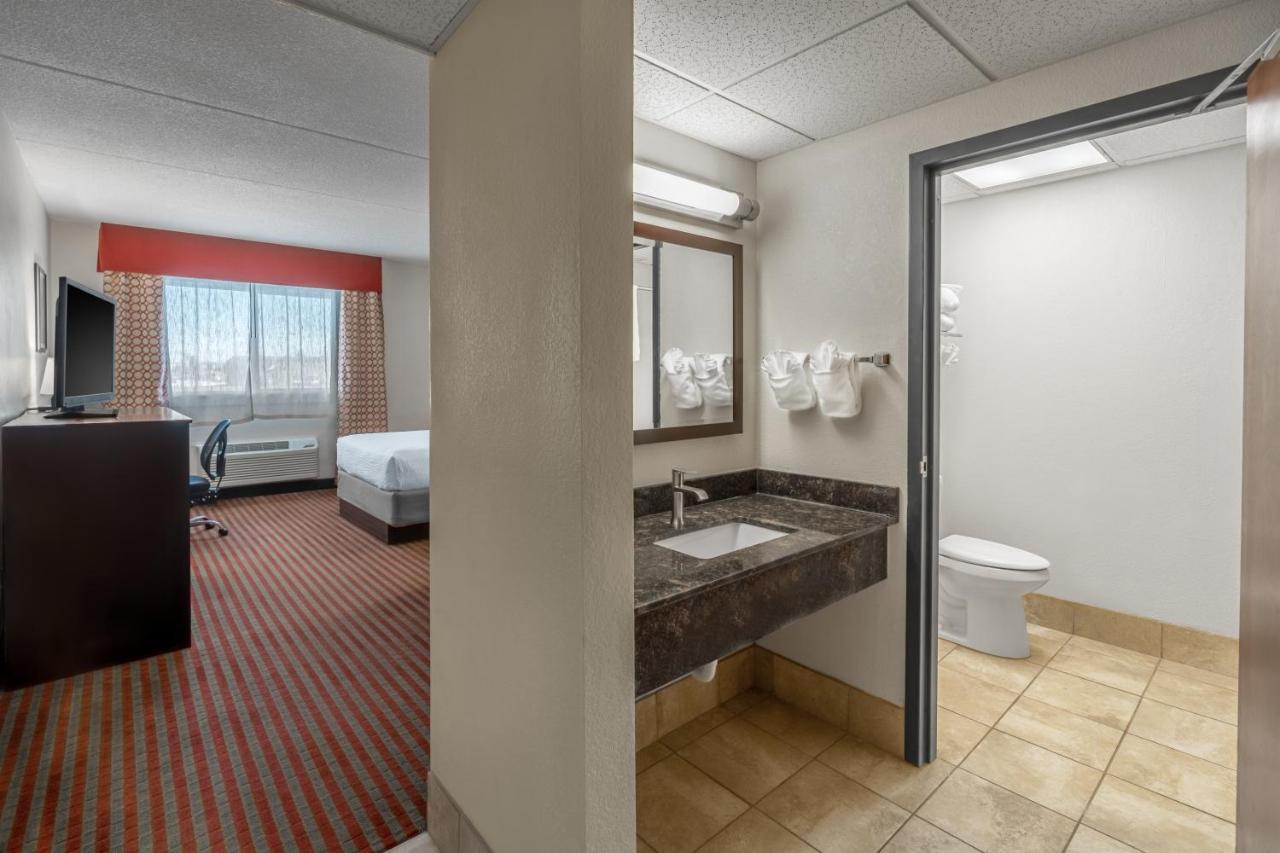 Grand Williston Hotel And Conference Center Экстерьер фото