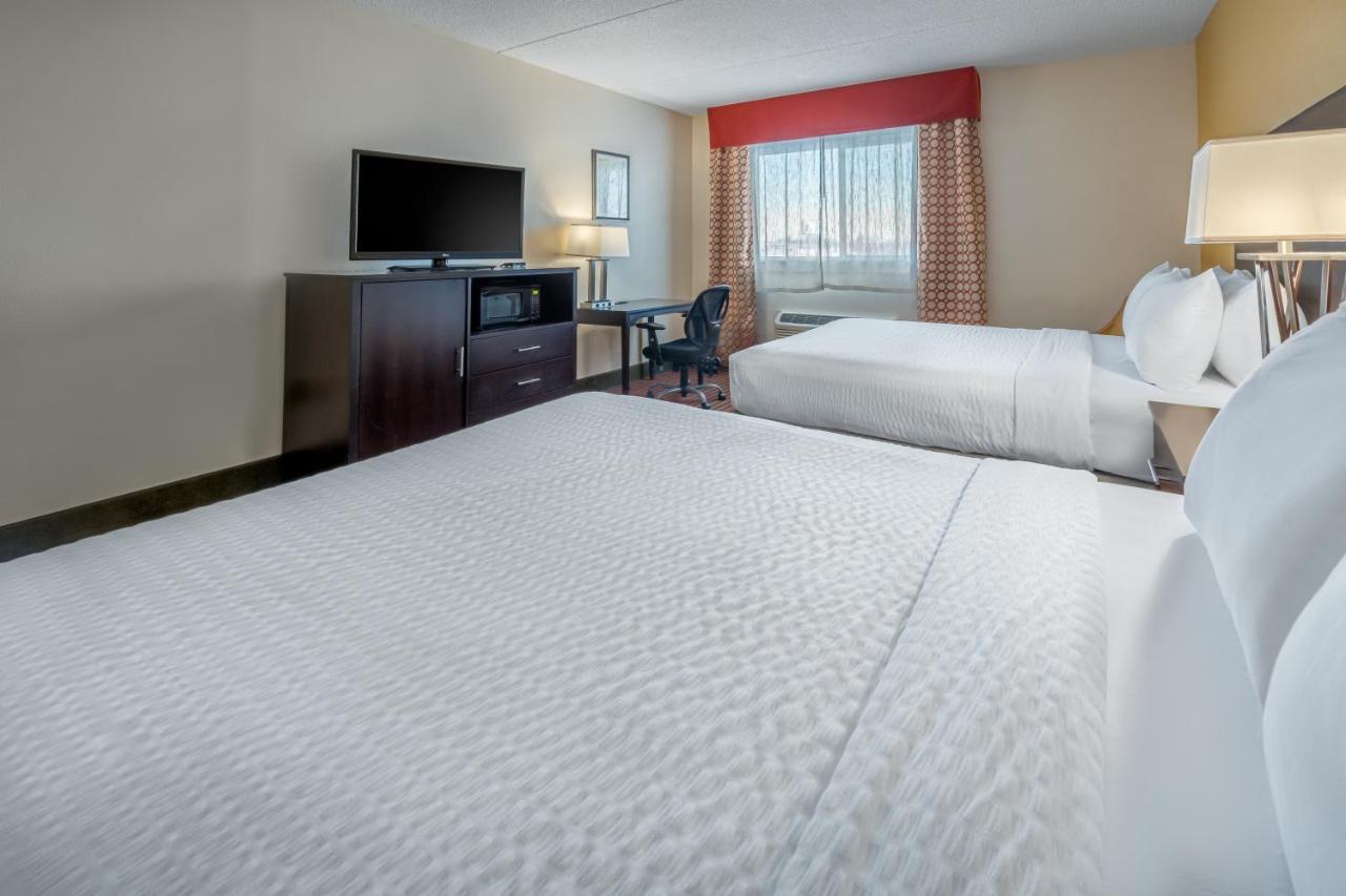 Grand Williston Hotel And Conference Center Экстерьер фото