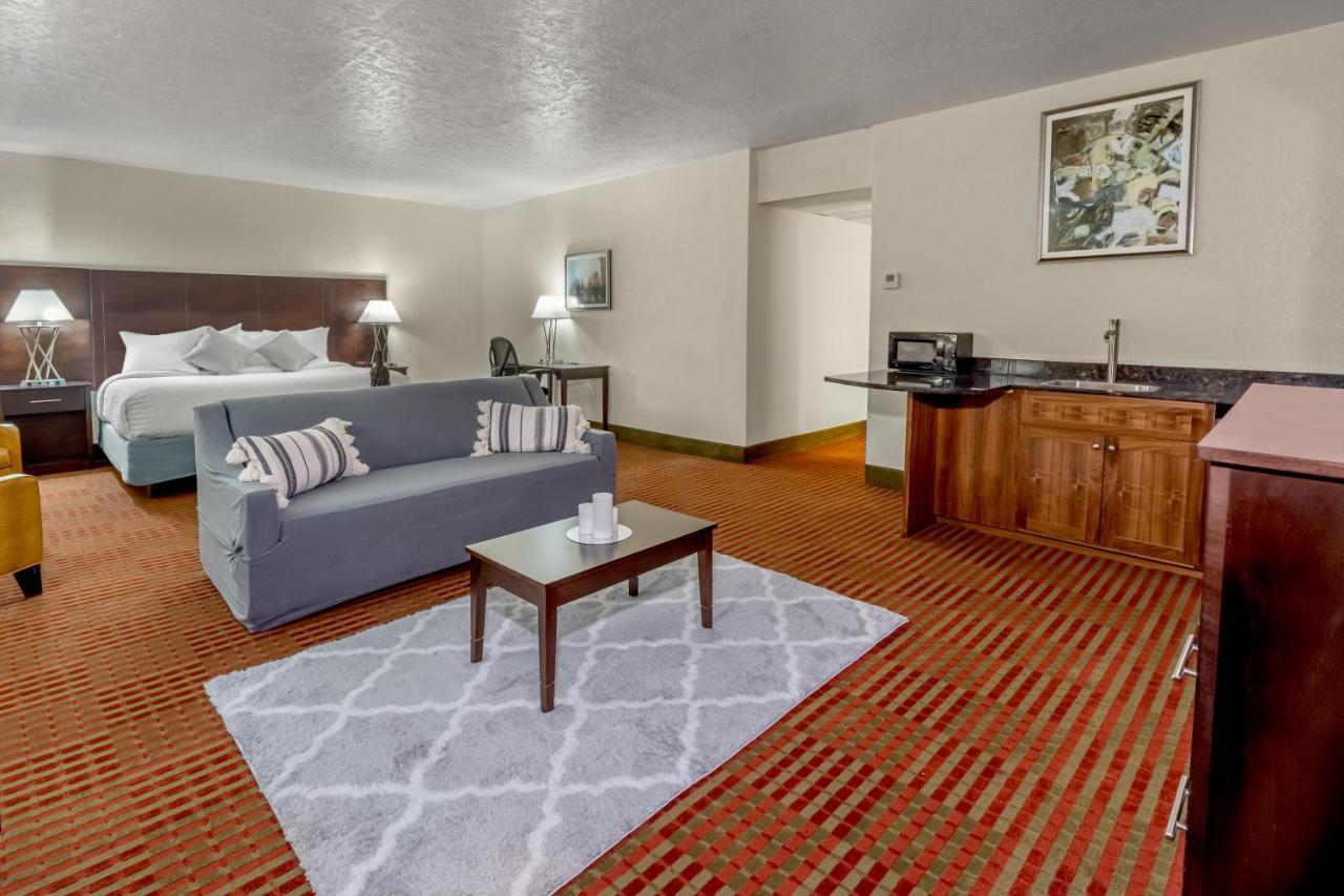 Grand Williston Hotel And Conference Center Экстерьер фото