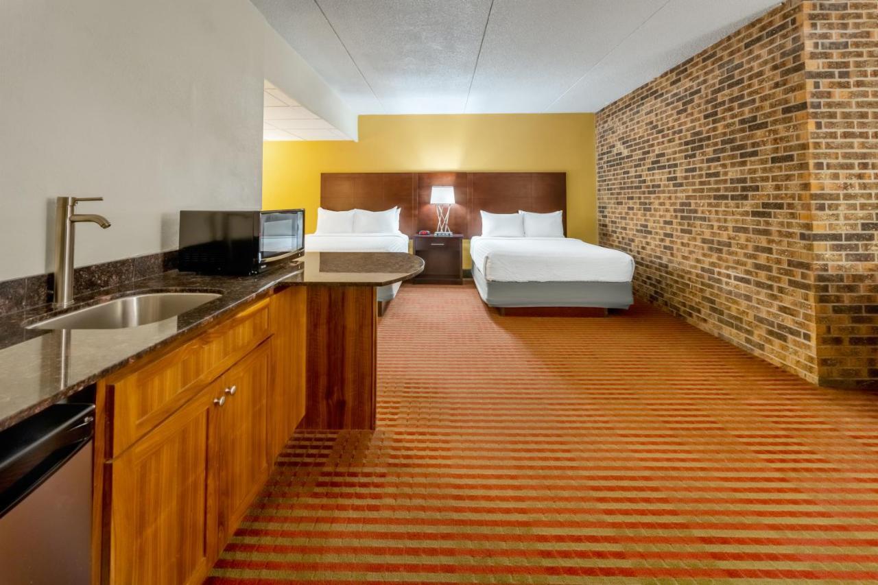 Grand Williston Hotel And Conference Center Экстерьер фото