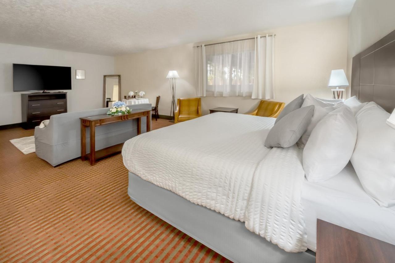 Grand Williston Hotel And Conference Center Экстерьер фото