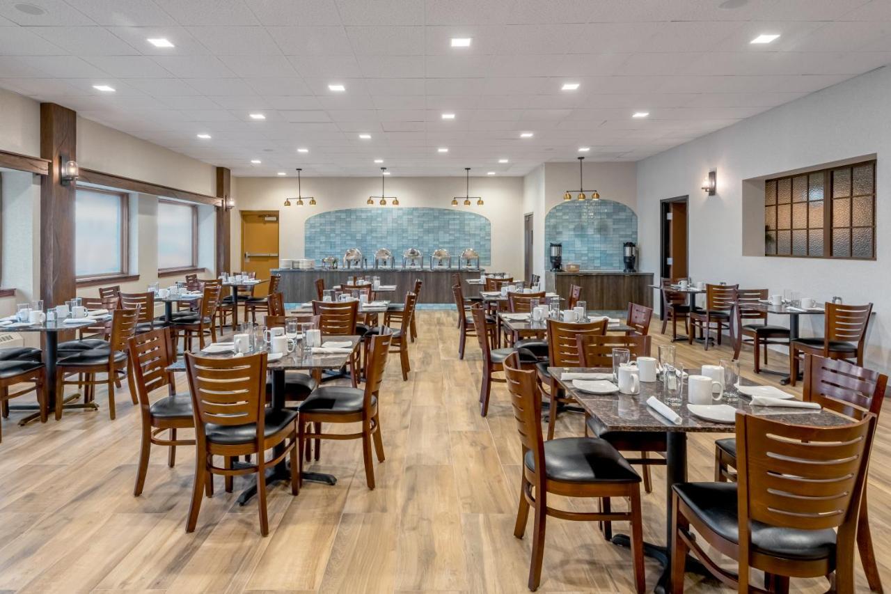 Grand Williston Hotel And Conference Center Экстерьер фото