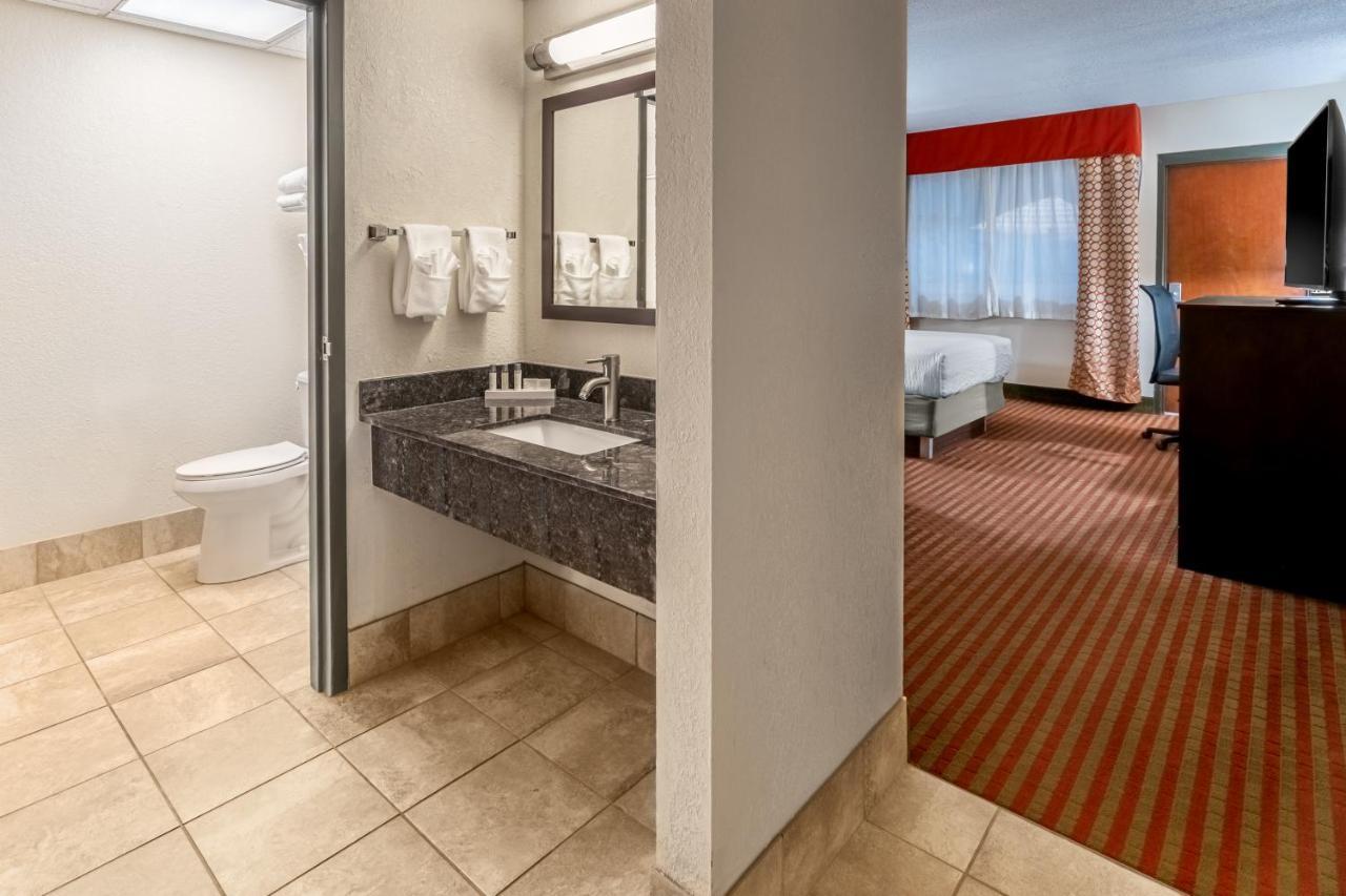 Grand Williston Hotel And Conference Center Экстерьер фото